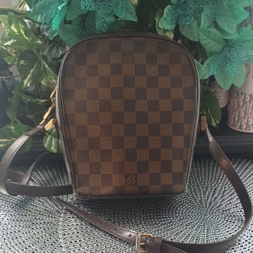 Louis Vuitton Damier Crossbody Bag - Picture 3 of 10